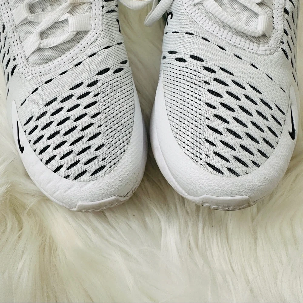 Like New Nike Iconic Air Max 270 Sneakers, size 5